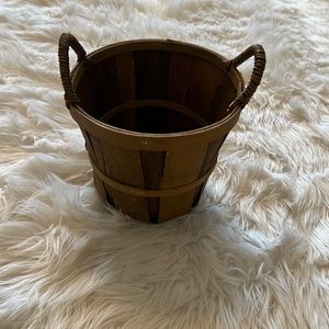 Wooden bucket